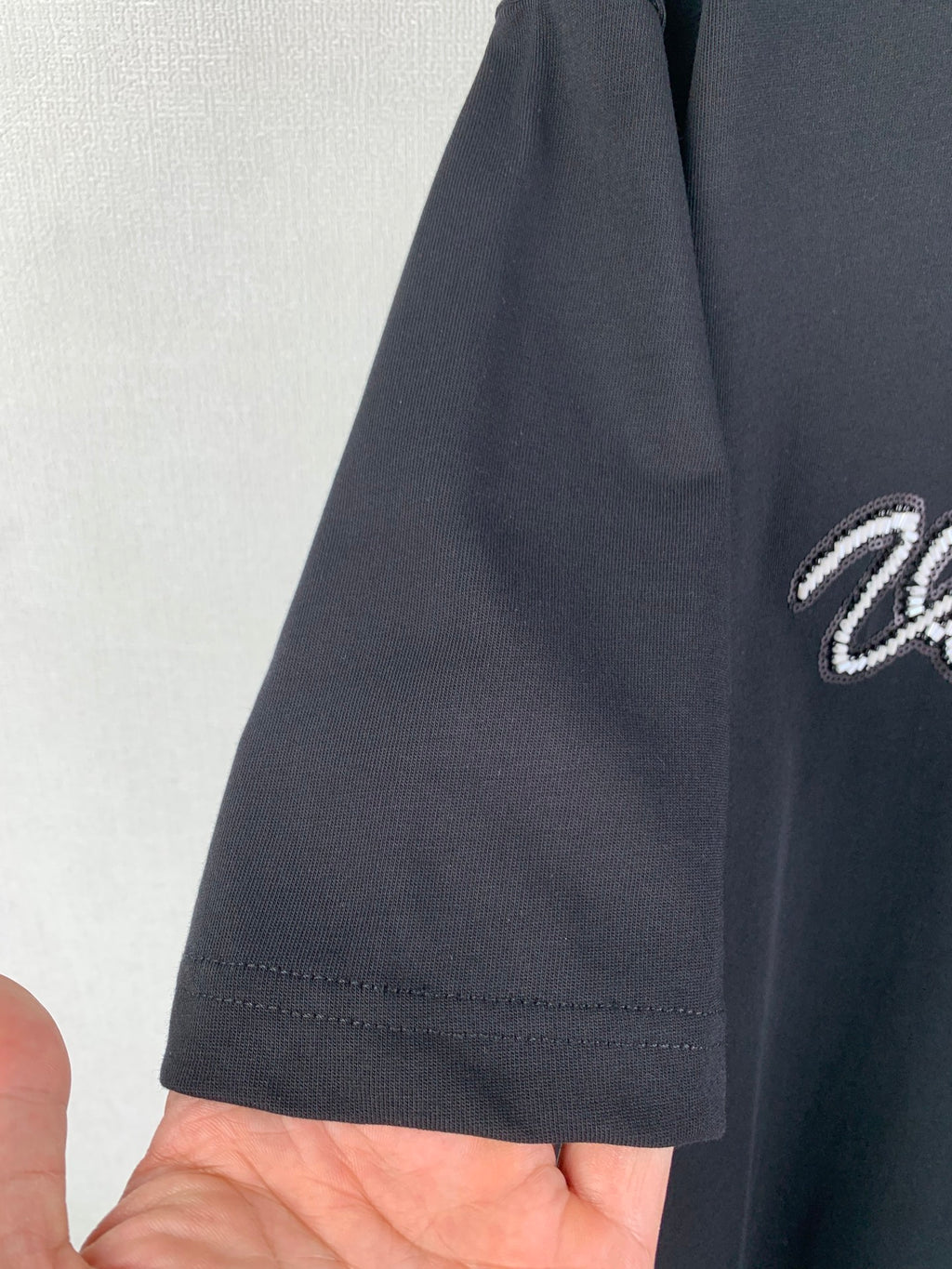 Louis Vuitton dark short-sleeve T-shirt sleeve cuff and hem stitching