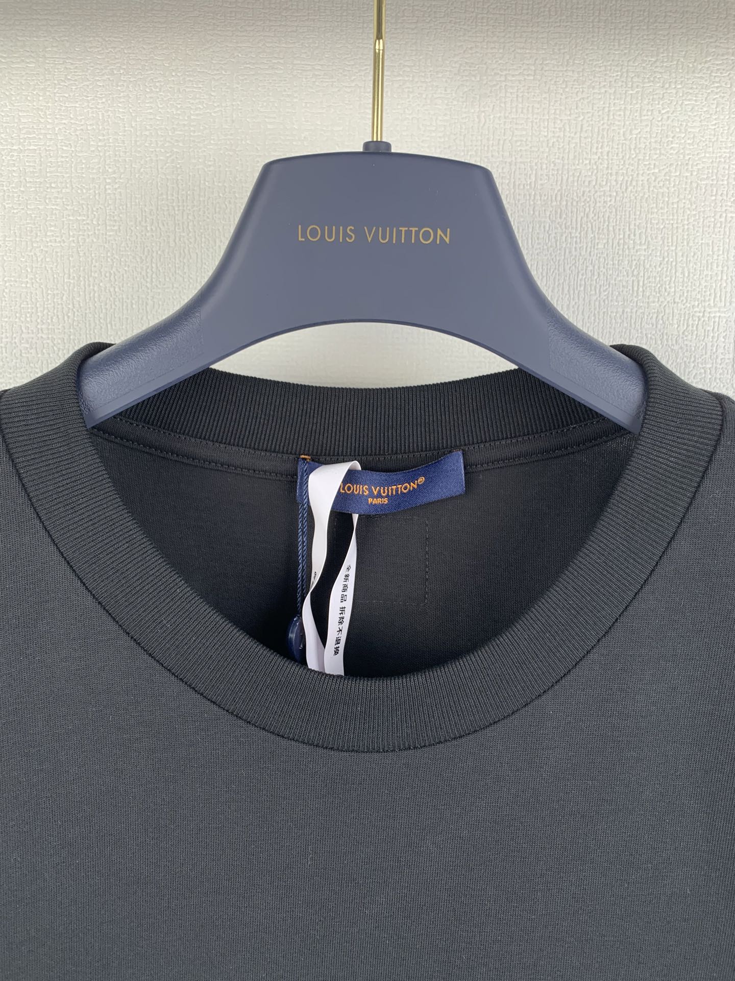 Louis Vuitton crew-neck T-shirt collar with interior size tag