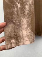 Brown T-shirt bottom hem with white-toned mottled print and stitching