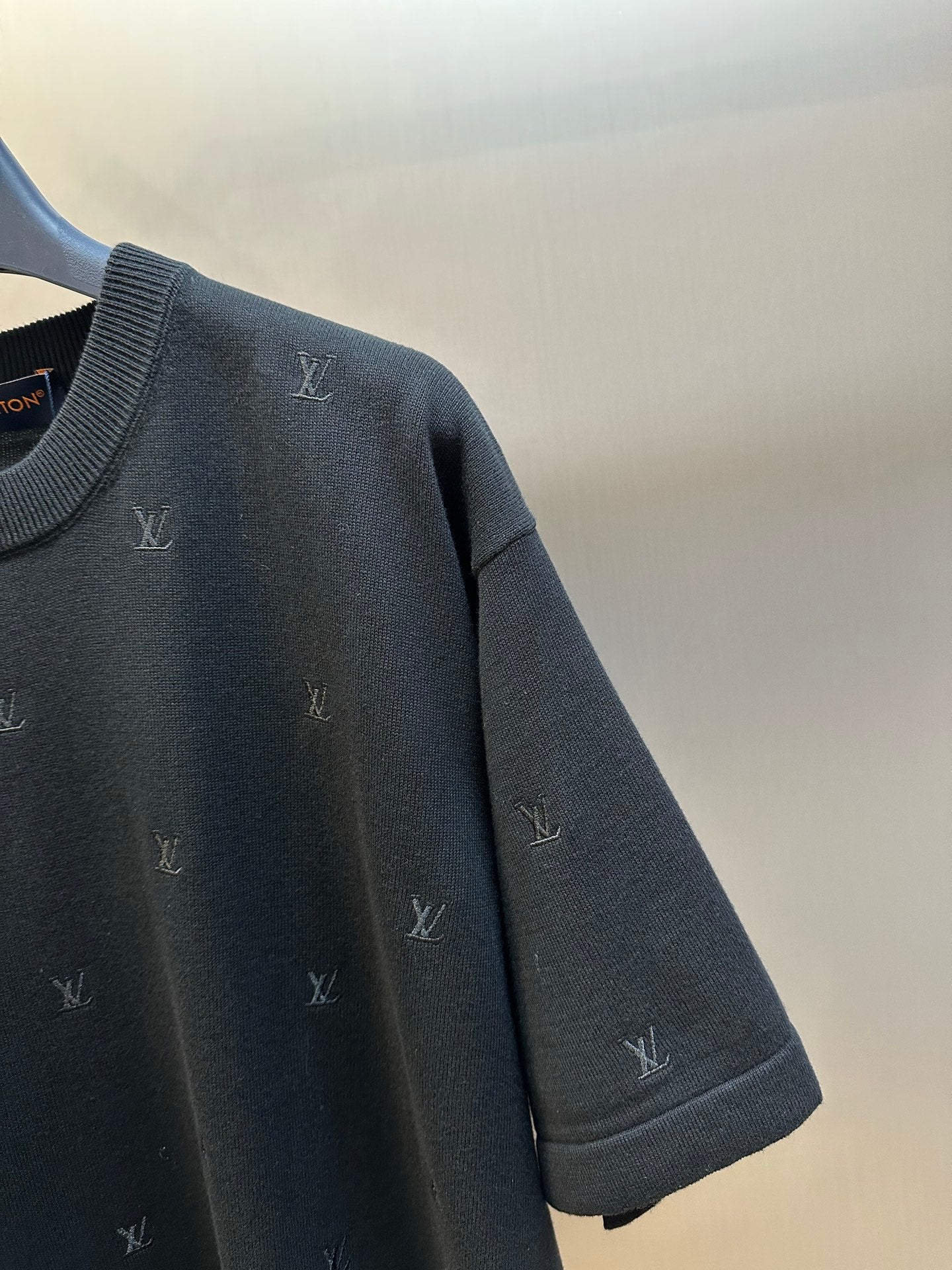 Louis Vuitton dark monogram T-shirt sleeve, ribbed cuff and hem