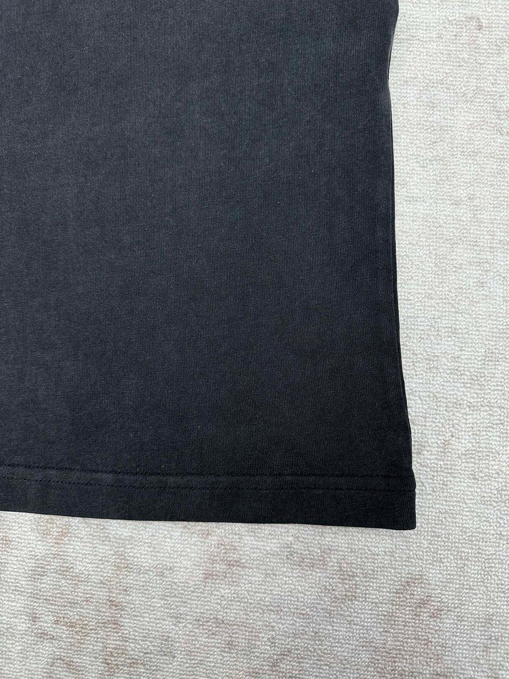 Balenciaga short-sleeve T-shirt side view, black hemline with straight stitching