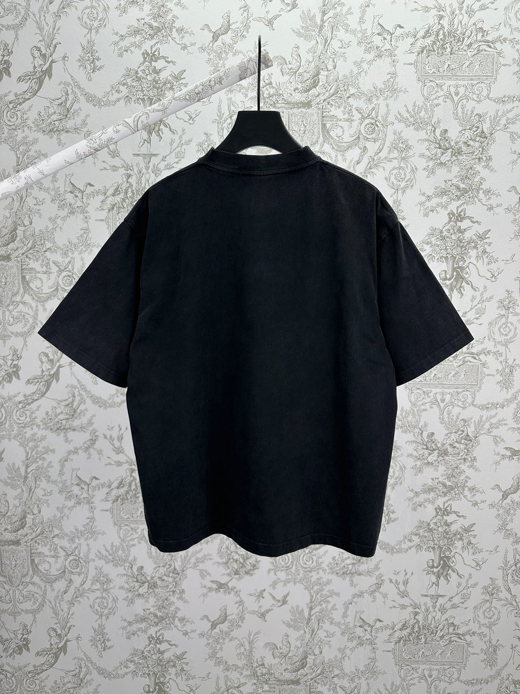 Balenciaga short-sleeve T-shirt, black crew neck; plain back