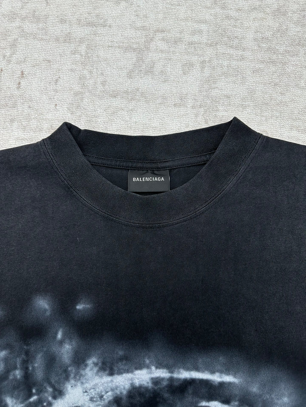 Balenciaga short-sleeve T-shirt neckline, black crew neck with inner neck tag