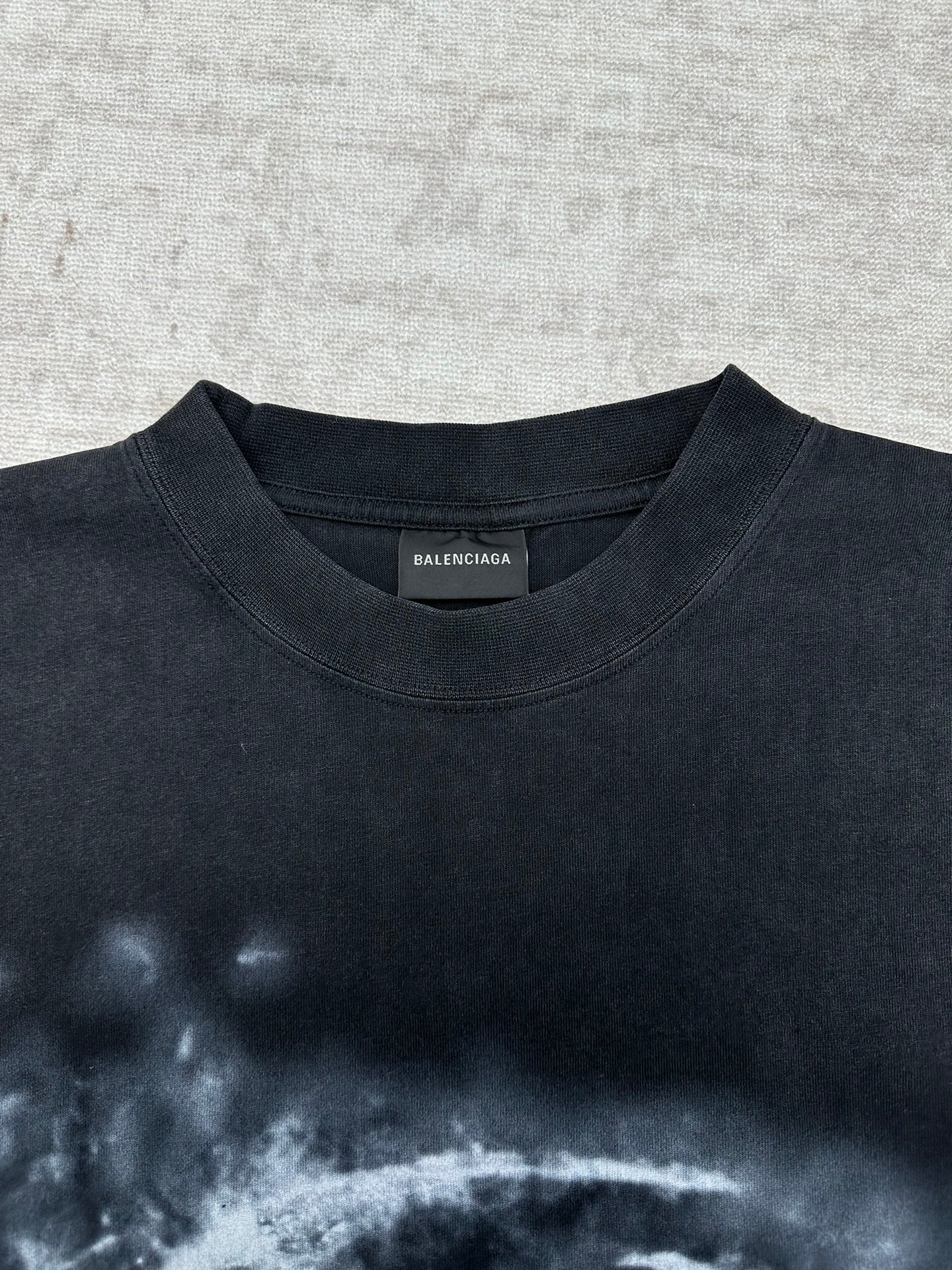 Balenciaga short-sleeve T-shirt neckline, black crew neck with inner neck tag