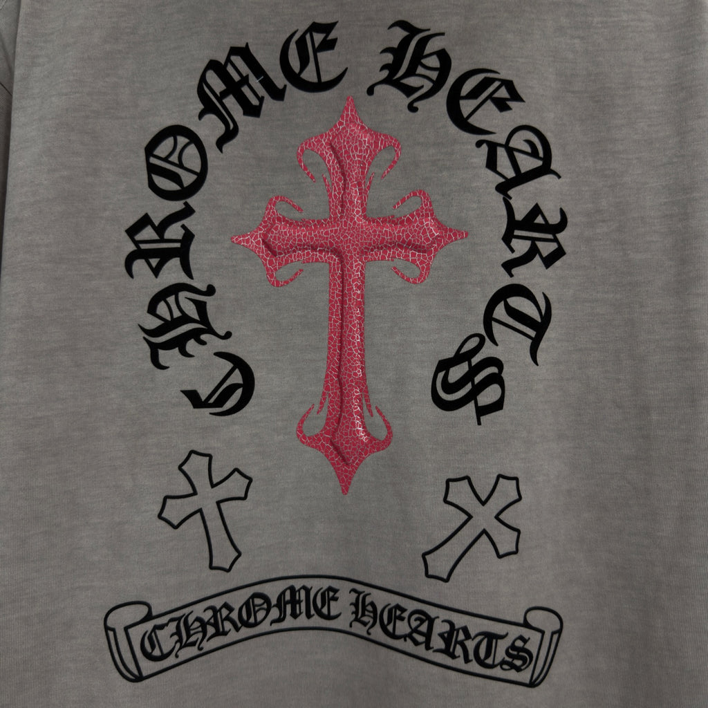 Gray short-sleeve T-shirt close-up of red cross with black ring text print