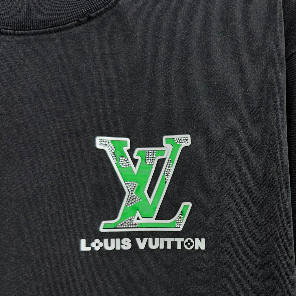 Louis Vuitton short-sleeve T-shirt, large green LV logo on front