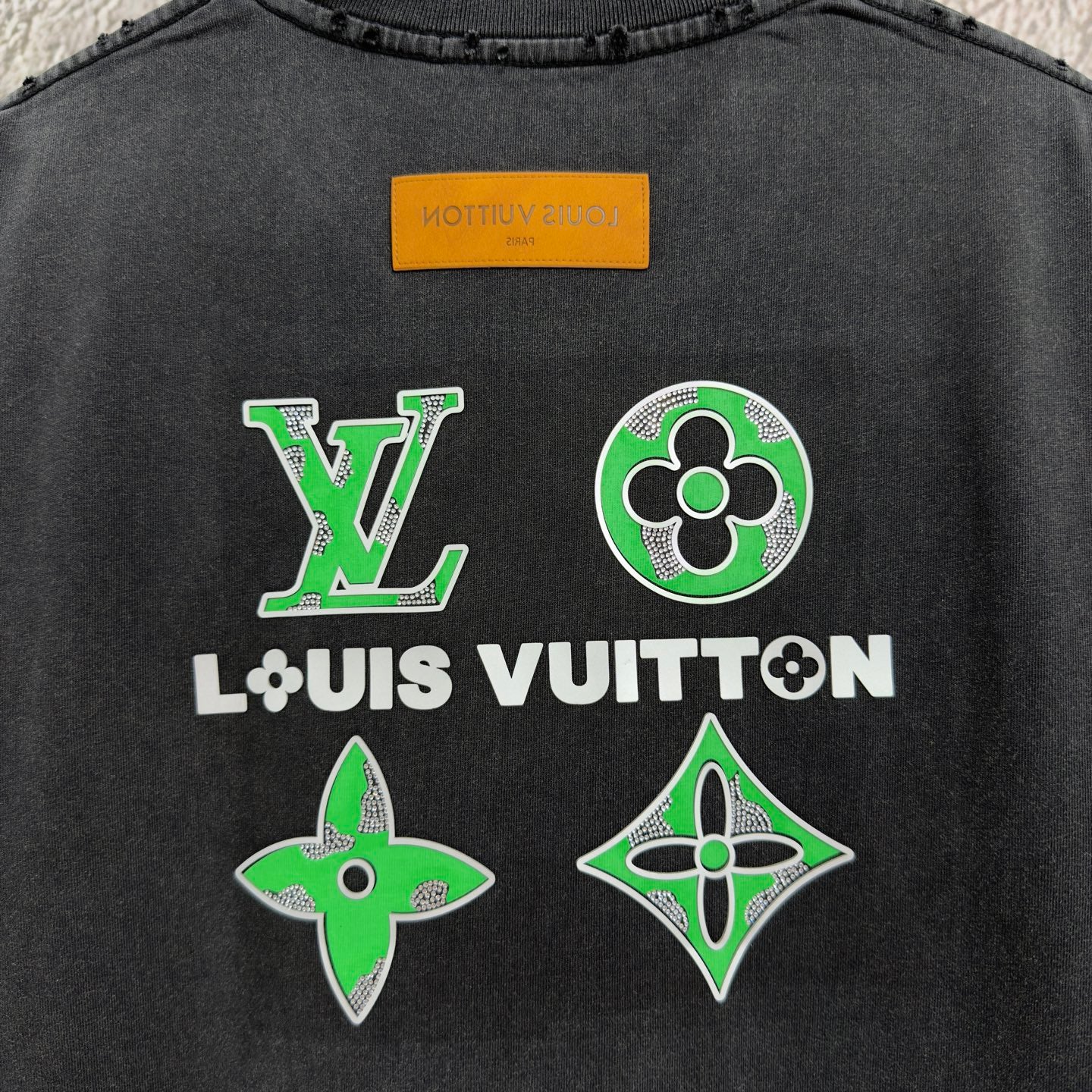 Louis Vuitton short-sleeve T-shirt back with LV logo and green icons