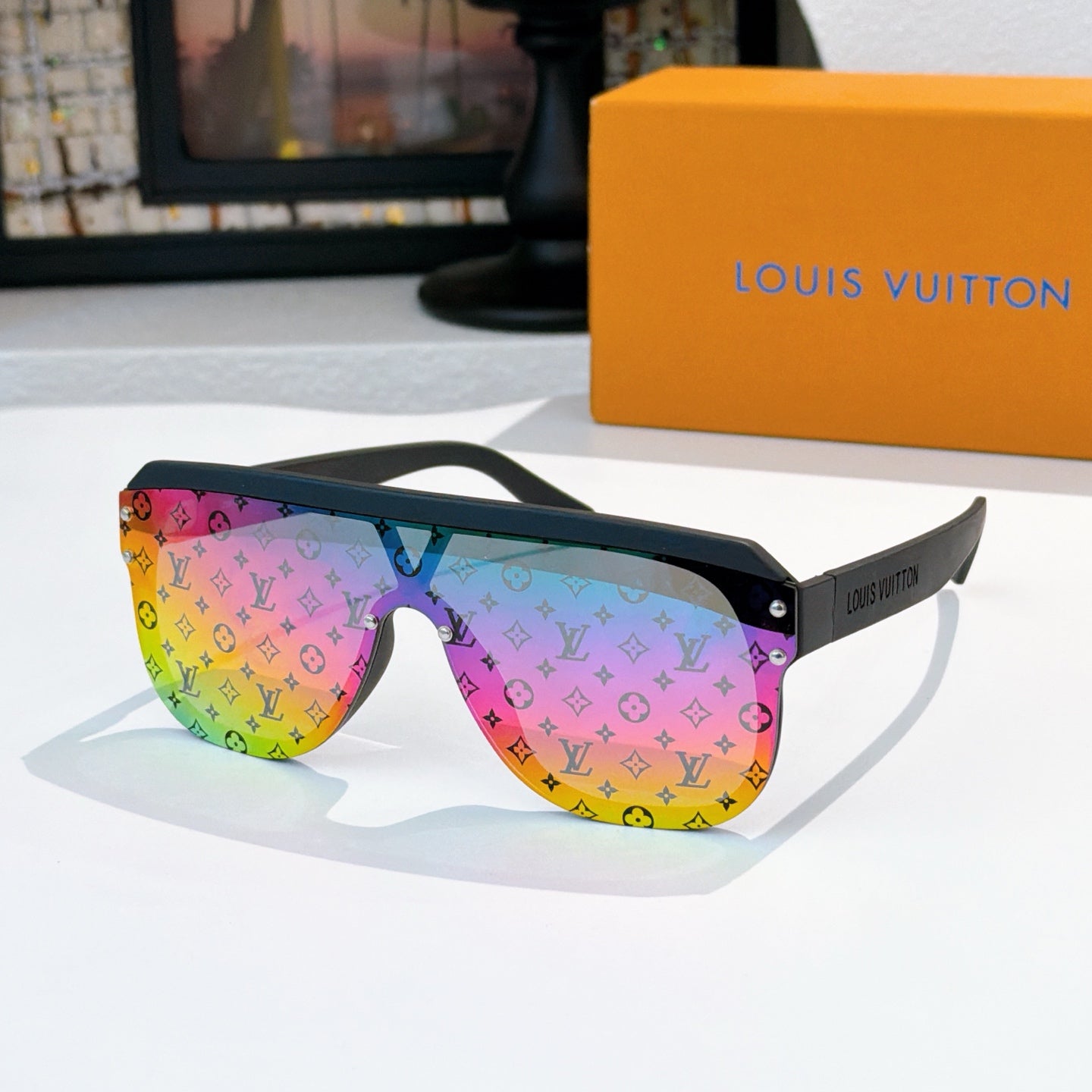 Sunglasses with multicolor monogram lenses, black frame and side logo tab