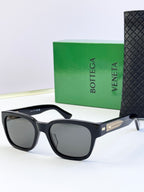 Bottega Veneta sunglasses with black frame and dark gray lenses