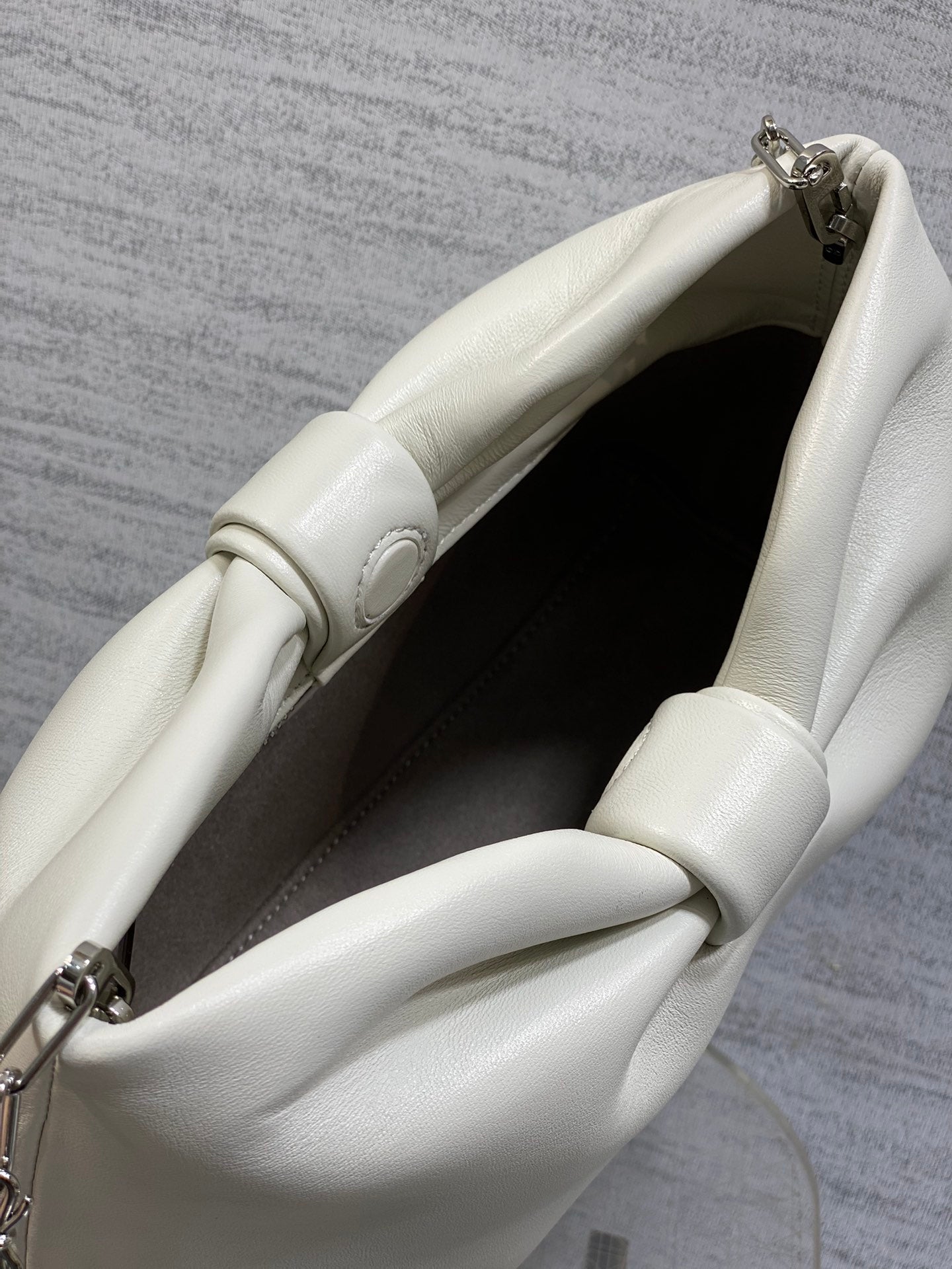 Ivory leather Dior handbag opening with fabric-lined interior