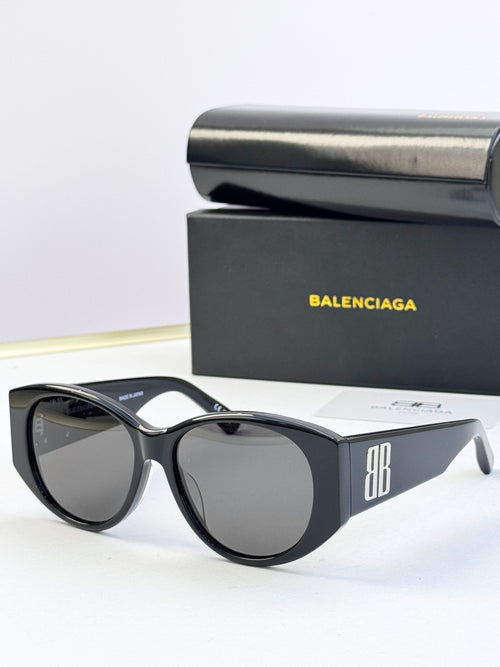 Black acetate sunglasses with round lenses and 8B logo on the side