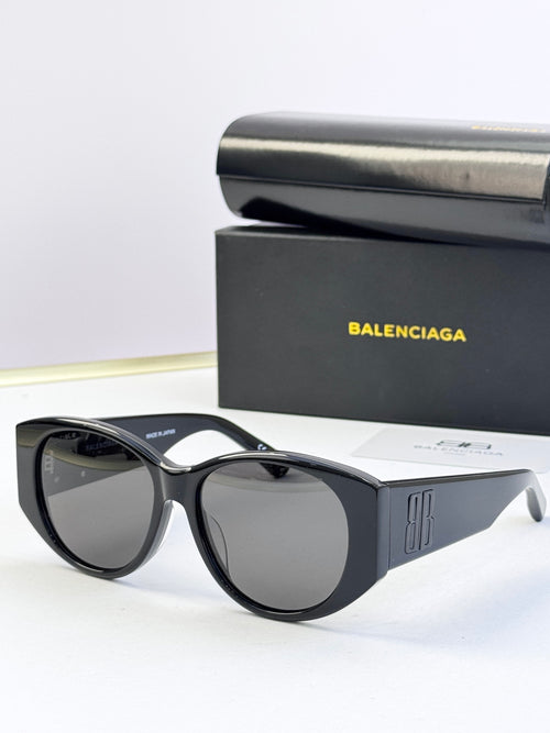 Black acetate sunglasses with round lenses and gold 8B logo at temple
