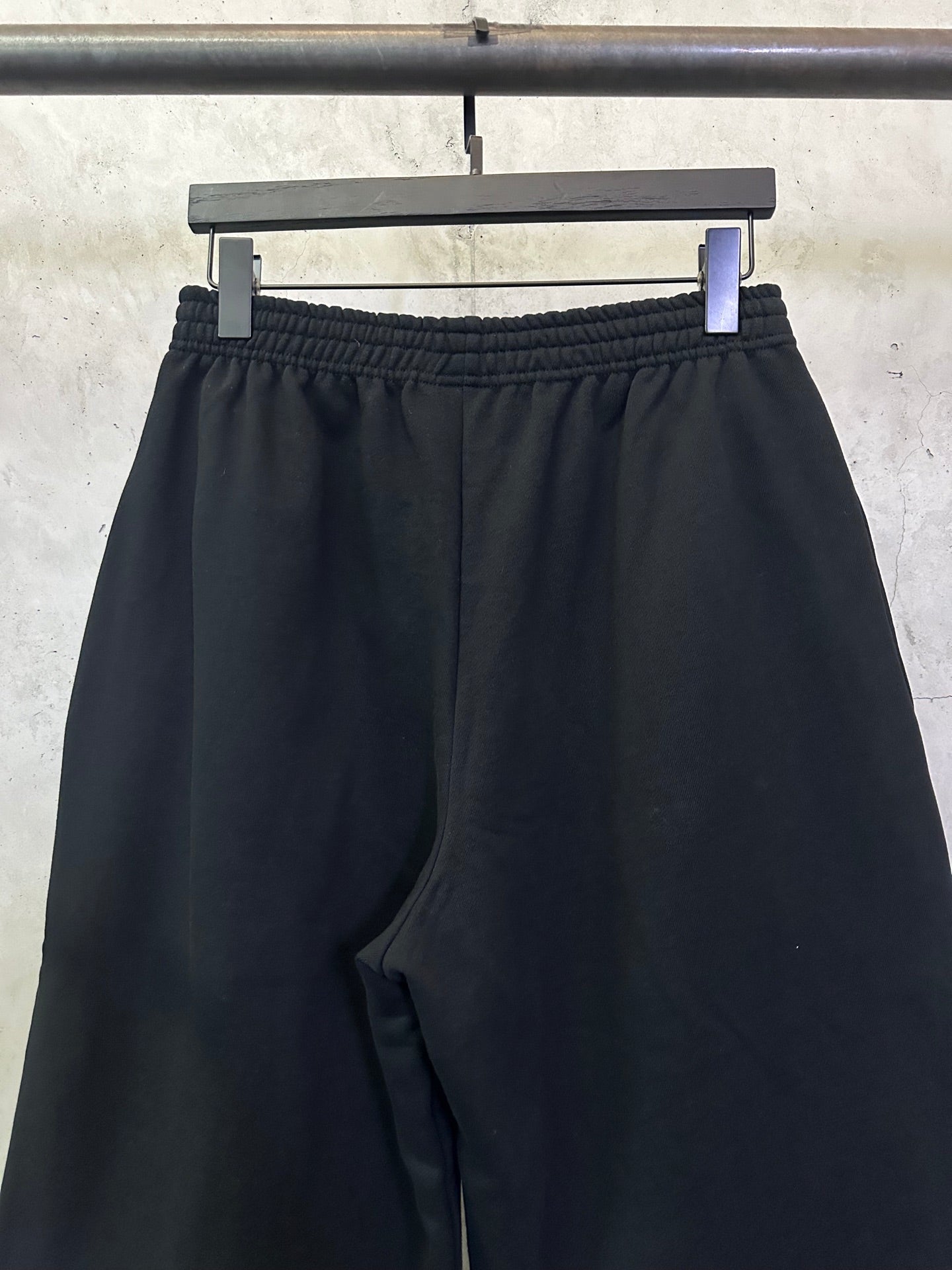 Black shorts with elastic waistband and front crease details