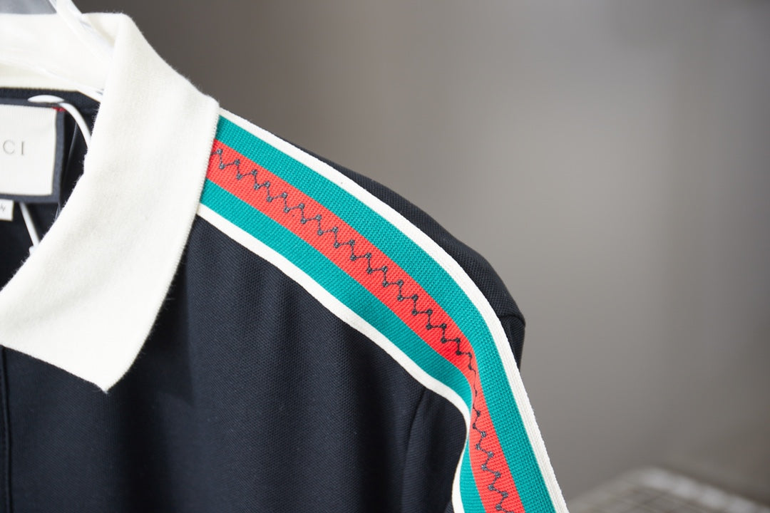 Gucci polo shoulder stripe detail: navy trim with green, red, and white band