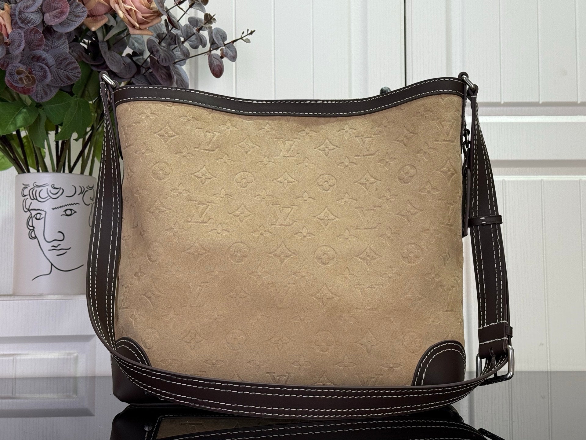 Beige Louis Vuitton monogram crossbody bag with dark piping and wide front panel