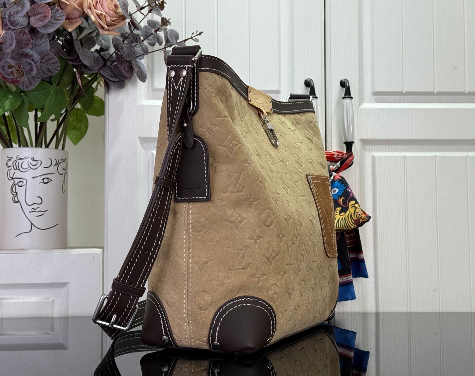 Beige Louis Vuitton monogram shoulder bag with long adjustable strap and side pocket