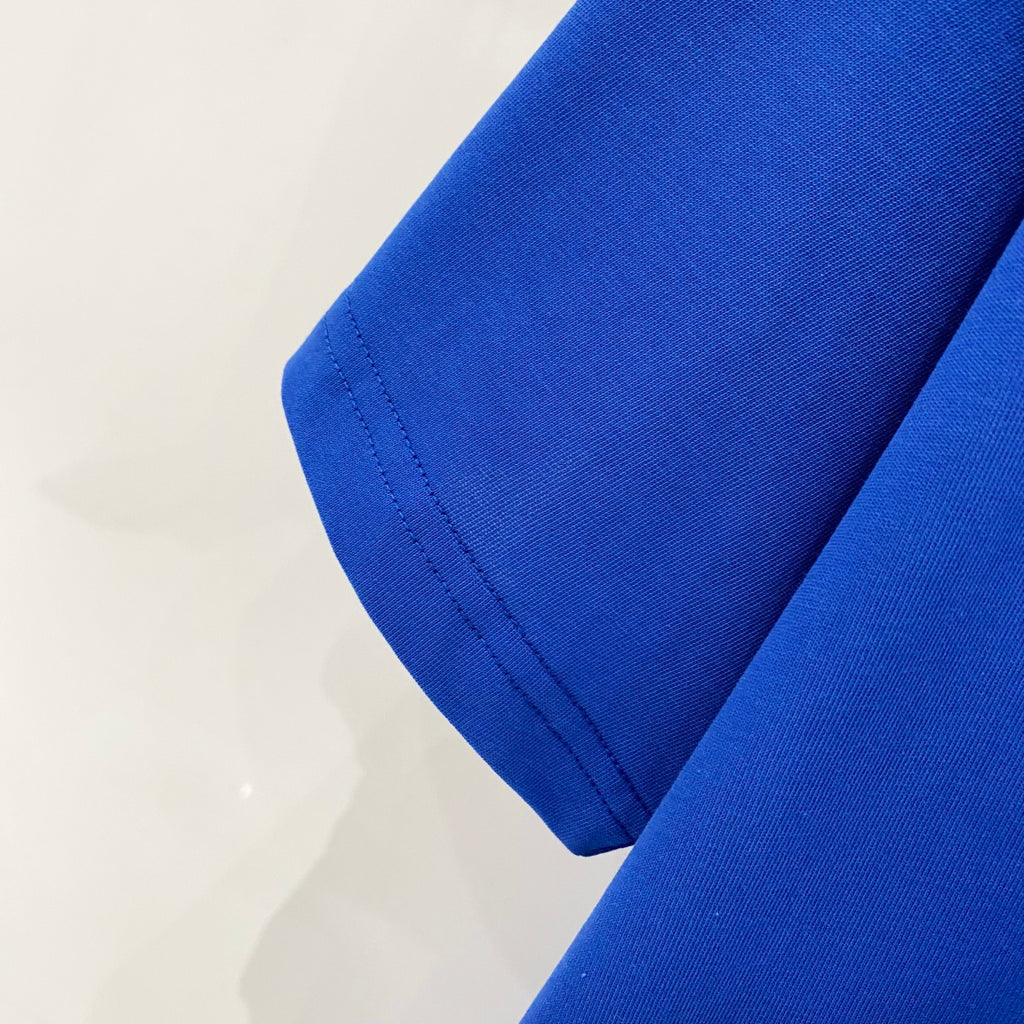 Blue T-shirt sleeve cuff and hem stitching detail
