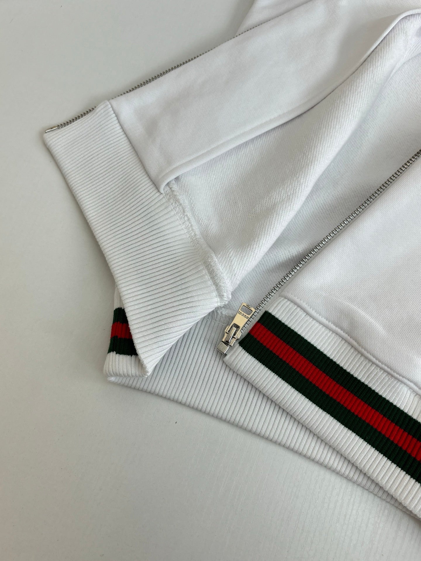 Gucci white zip hoodie cuff with striped band and metal zipper pull