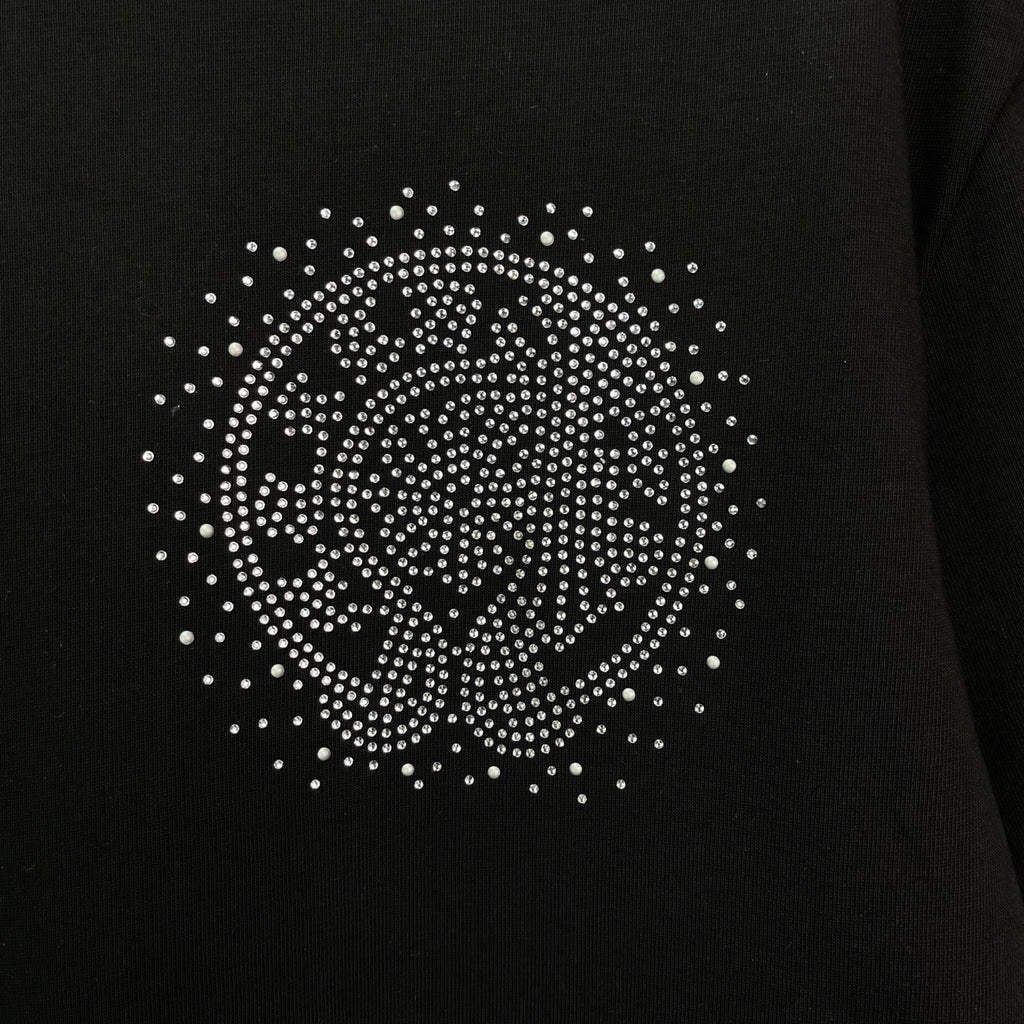 Rhinestone elephant head graphic on black short-sleeve T-shirt