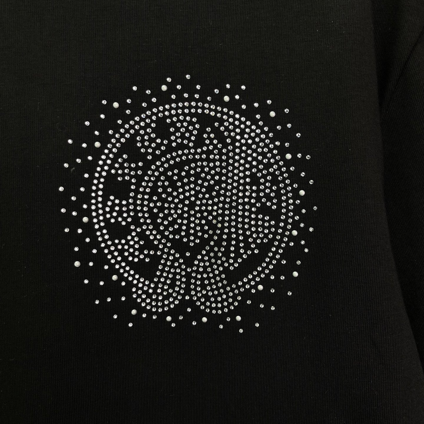 Rhinestone elephant head graphic on black short-sleeve T-shirt