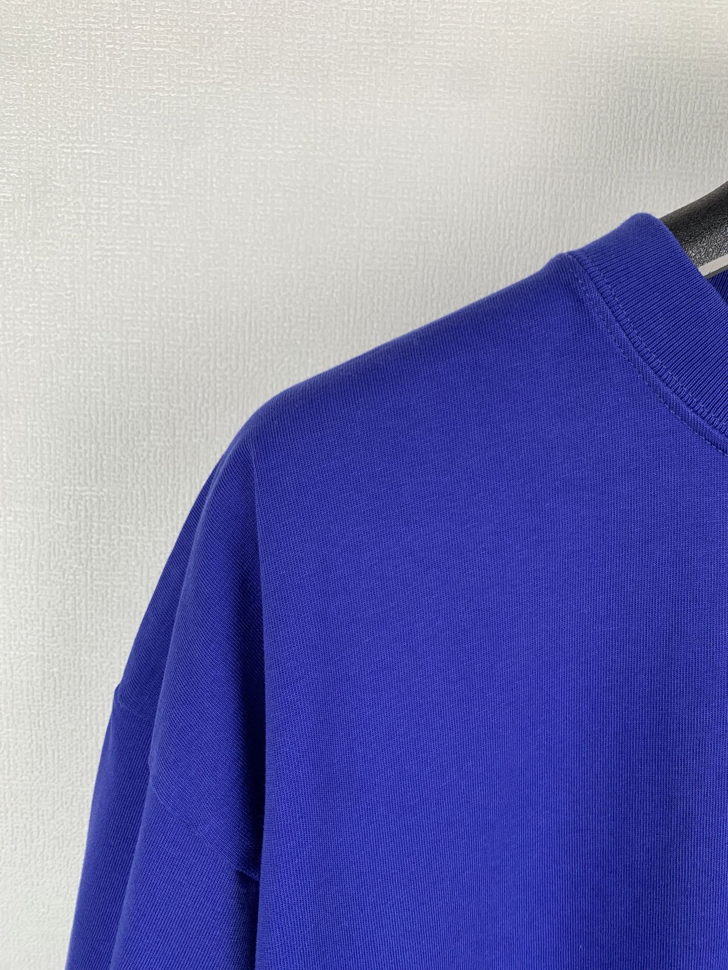Balenciaga blue T-shirt neckline and shoulder seam, short sleeve