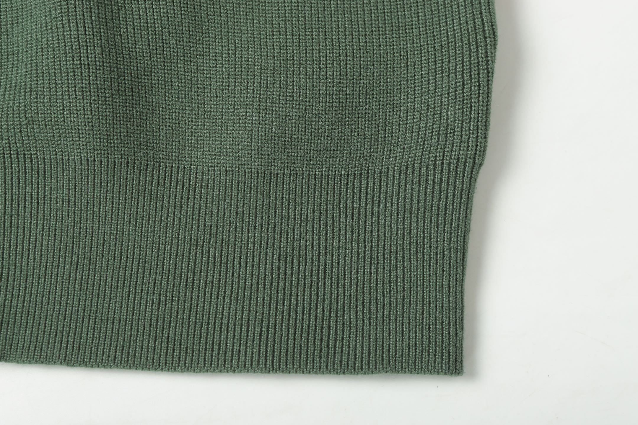 Stone Island zip jacket hem in dark green rib-knit