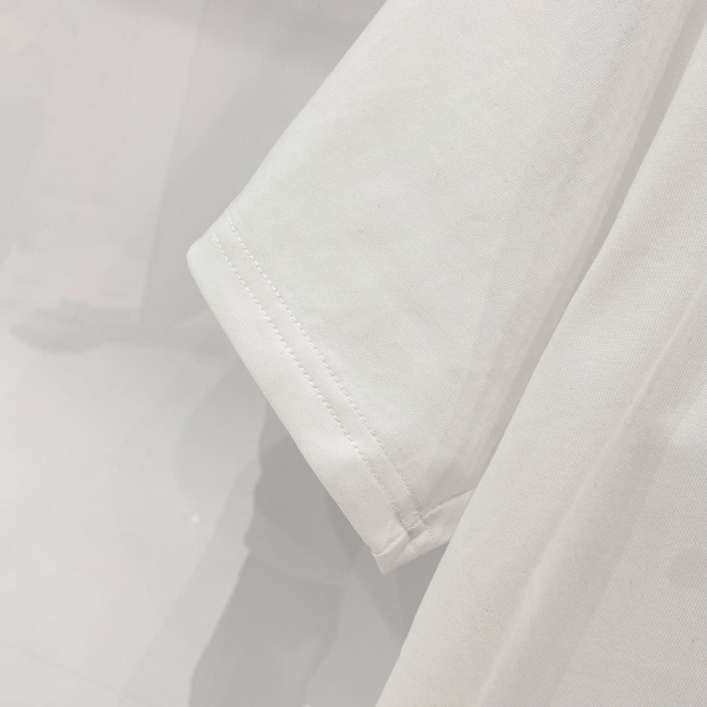 White T-shirt sleeve and side hem seam detail