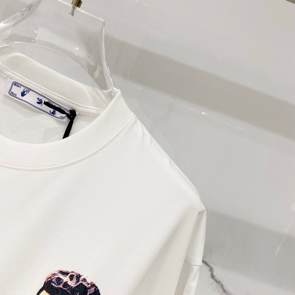 Off-white T-shirt body with crew neck and inner label patch