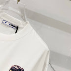 Off-white T-shirt body with crew neck and inner label patch