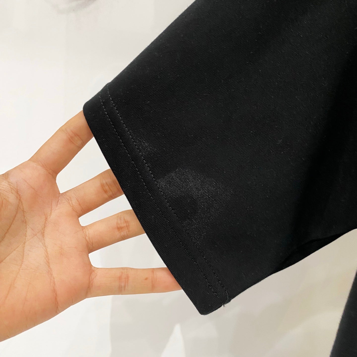 Off-White black T-shirt sleeve hem with visible stitching