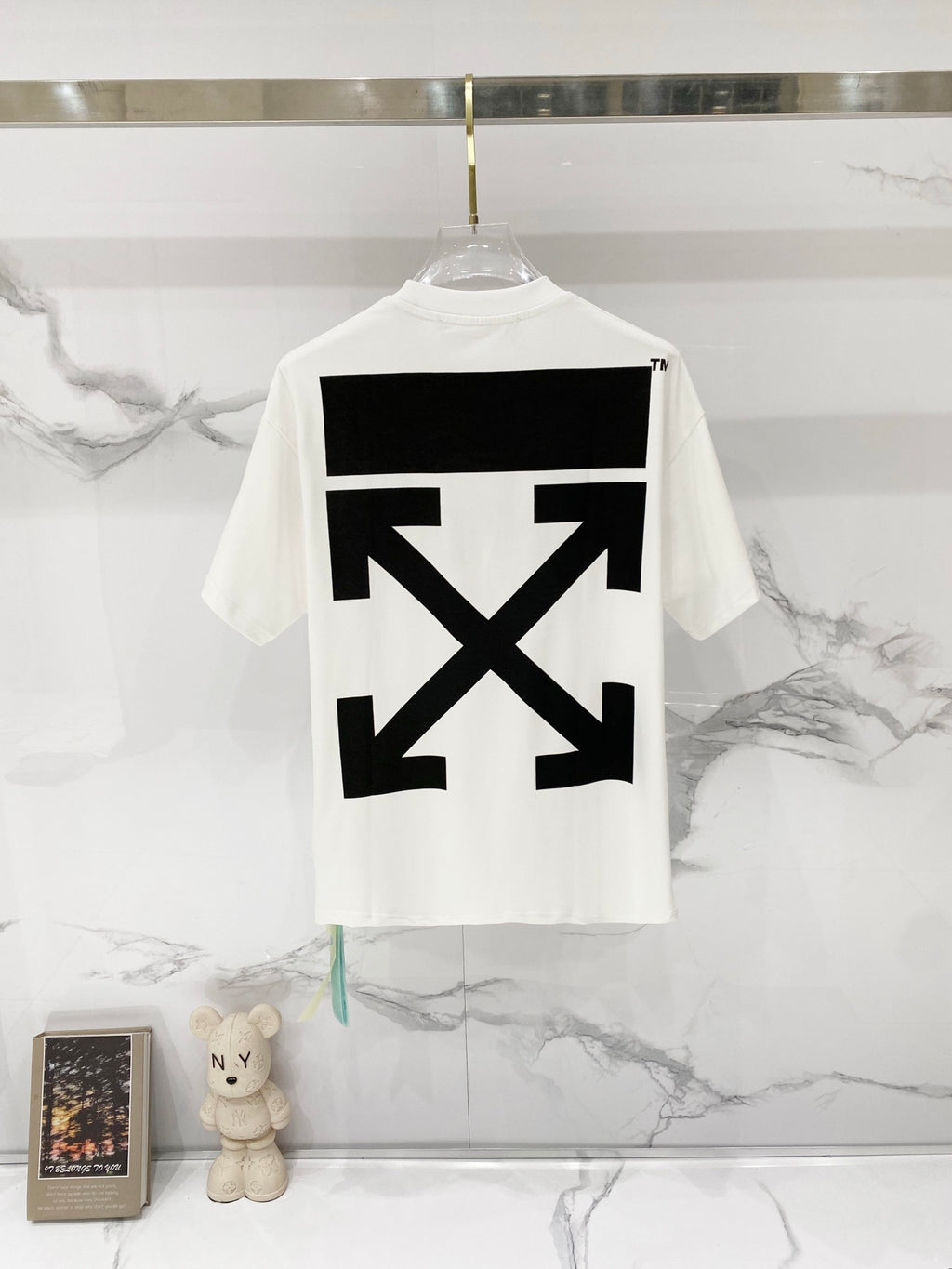 Off-White off-white T-shirt with large black and white arrow graphic