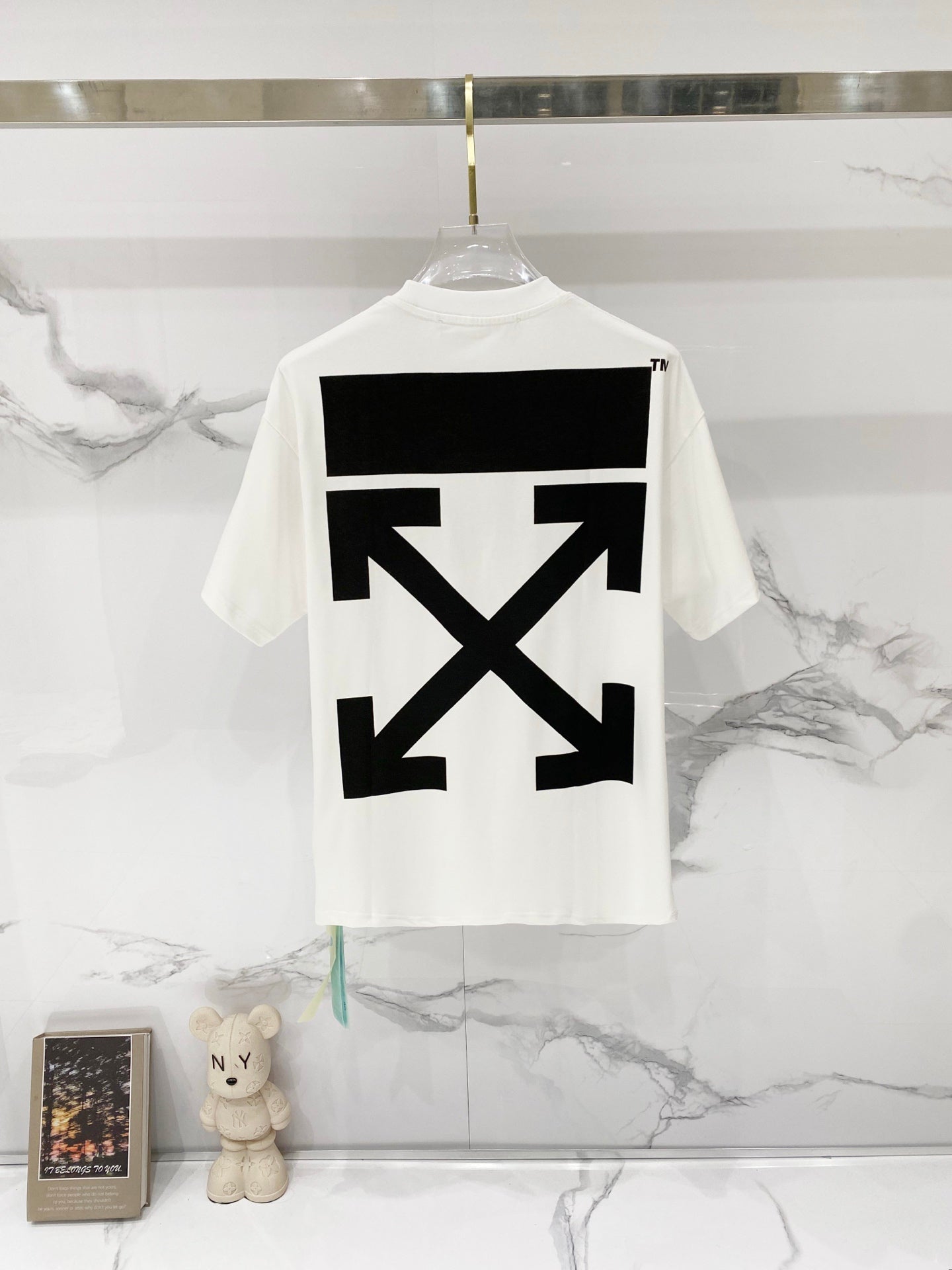 Off-White off-white T-shirt with large black and white arrow graphic