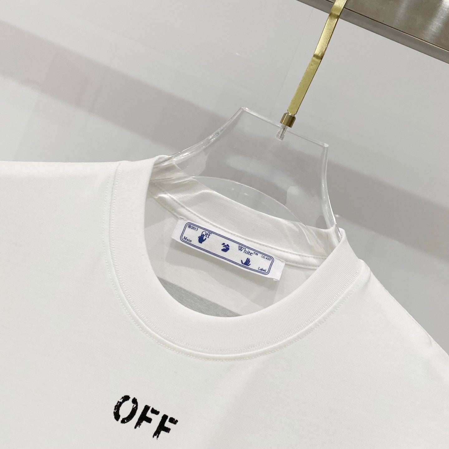 Off-White off-white T-shirt neckline with small OFF logo