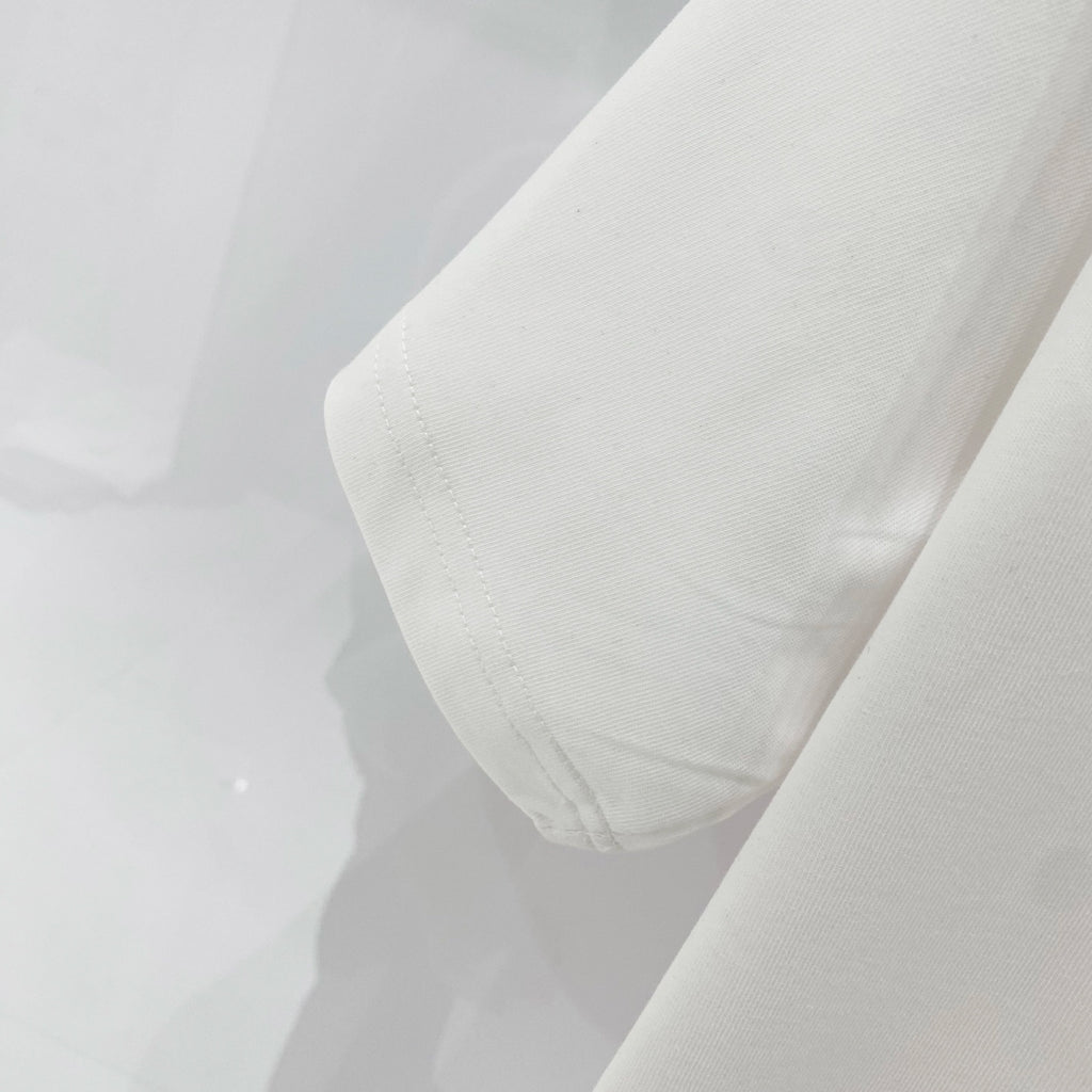 Off White off-white T-shirt fabric and curved hem close-up