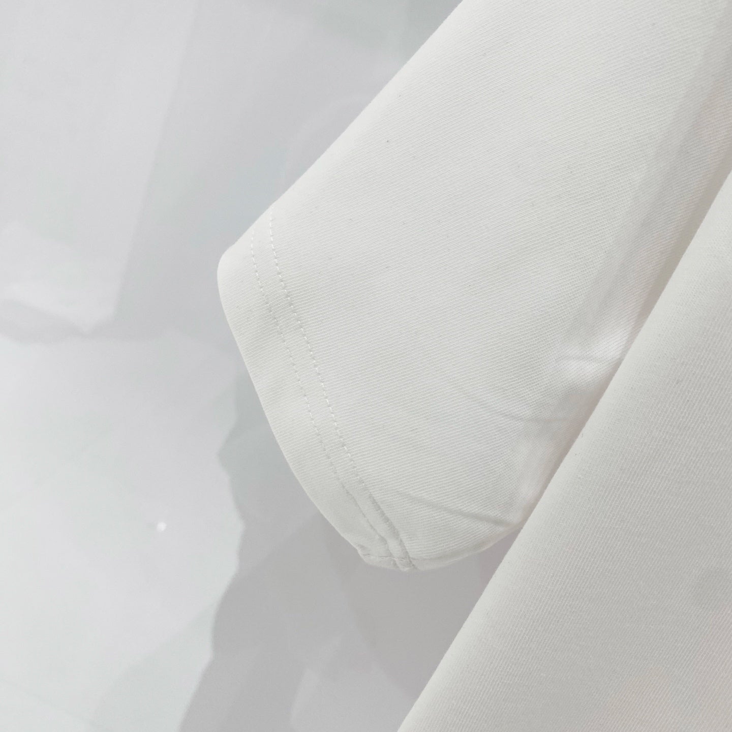 Off White off-white T-shirt fabric and curved hem close-up