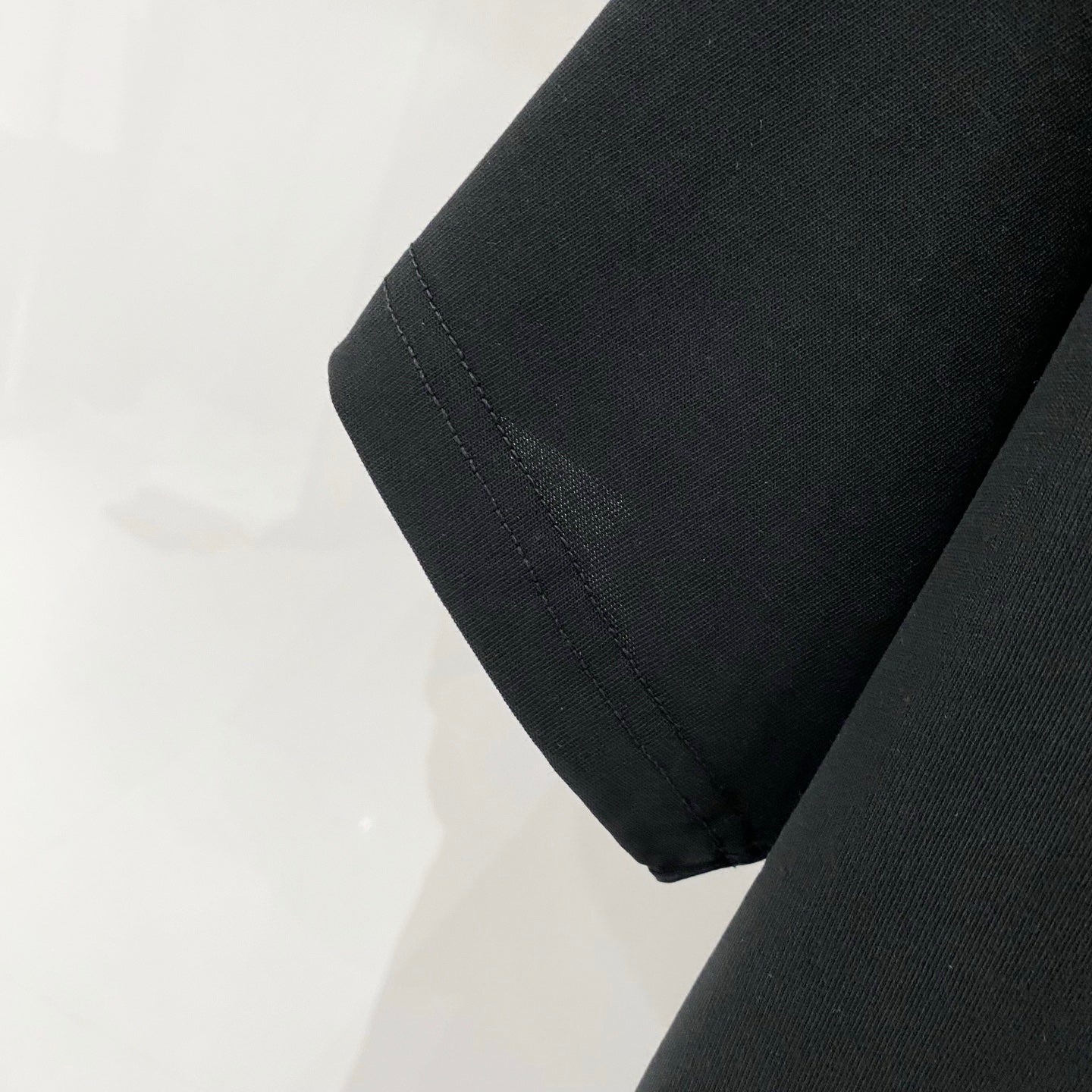 Off White T-shirt, black sleeve hem and stitching close-up