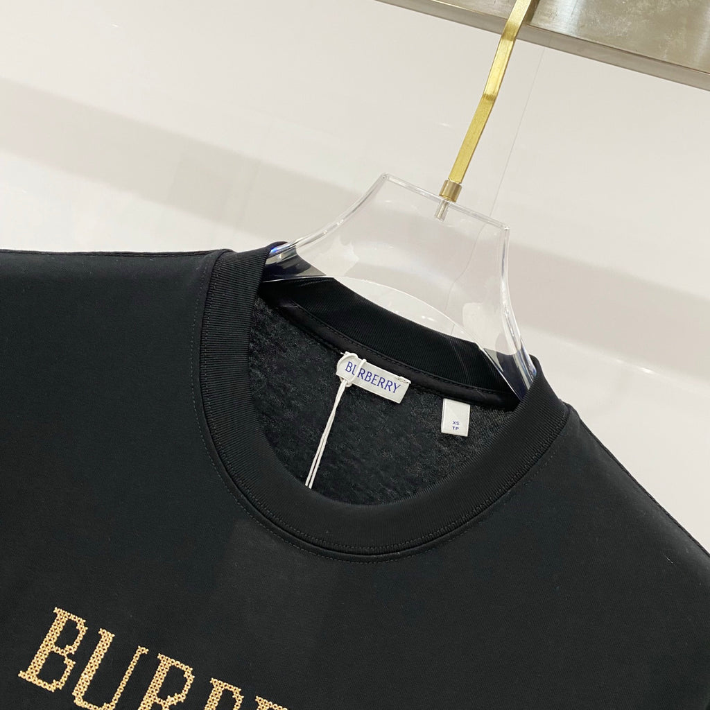 Black short-sleeve T-shirt neckline with Burberry size tag