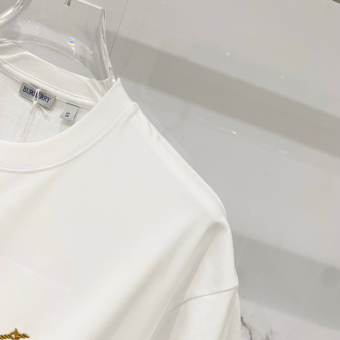 White short-sleeve T-shirt with crew neck and shoulder seam