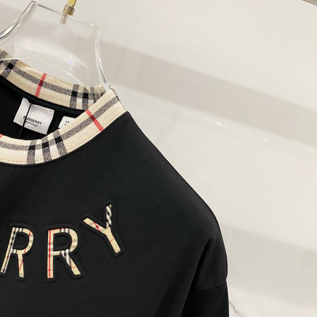 Burberry black short-sleeve T-shirt shoulder with partial BURBERRY lettering