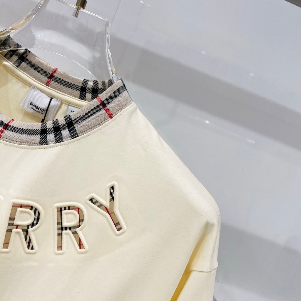 Burberry short-sleeve T-shirt sleeve and side seam with raised BURBERRY logo detail