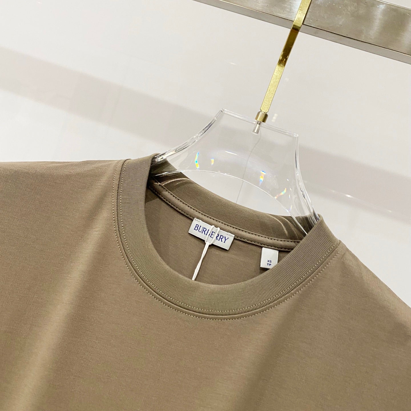 Burberry olive short-sleeve T-shirt neckline with inner neck label