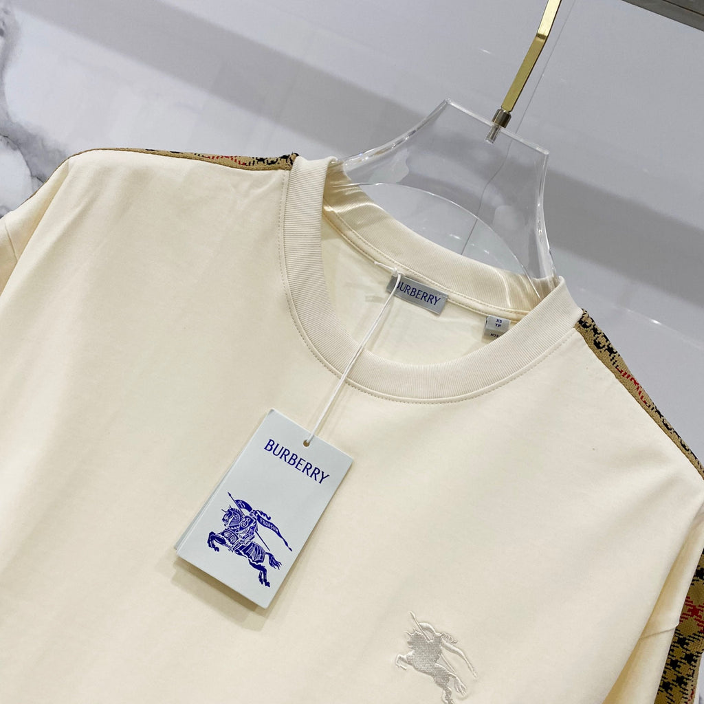 Cream T-shirt with horse graphic at chest and interior tag