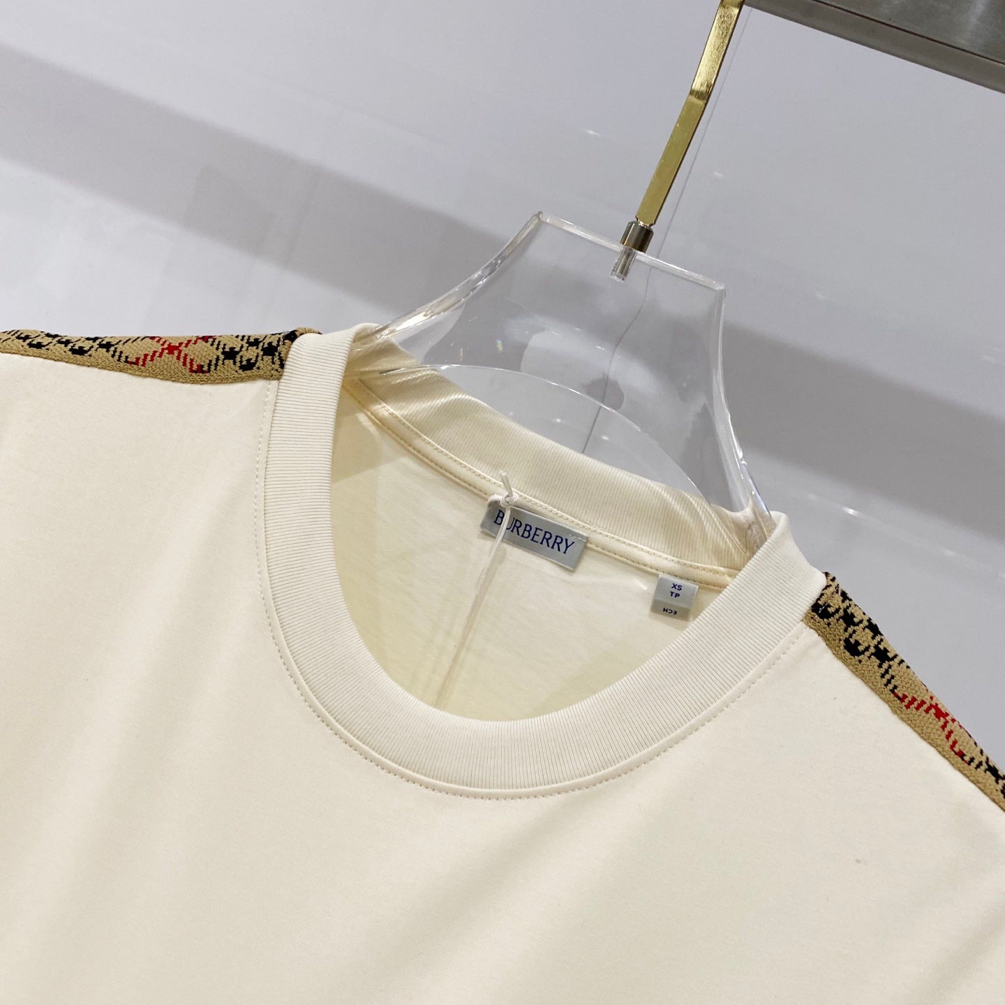 Cream crewneck T-shirt with ribbed collar and small horse logo