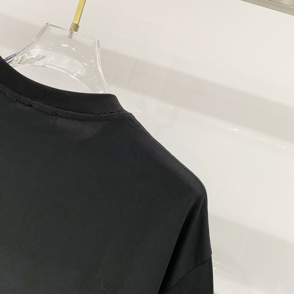 Black T-shirt shoulder and upper sleeve seam detail