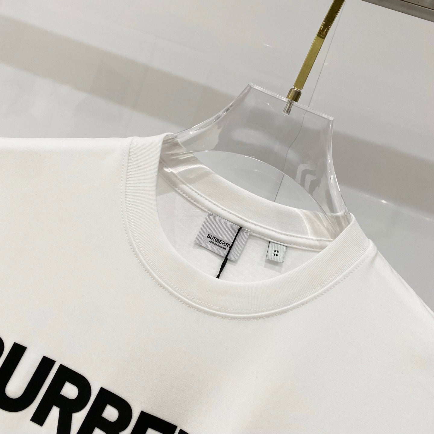 White Burberry short-sleeve T-shirt neckline and label detail