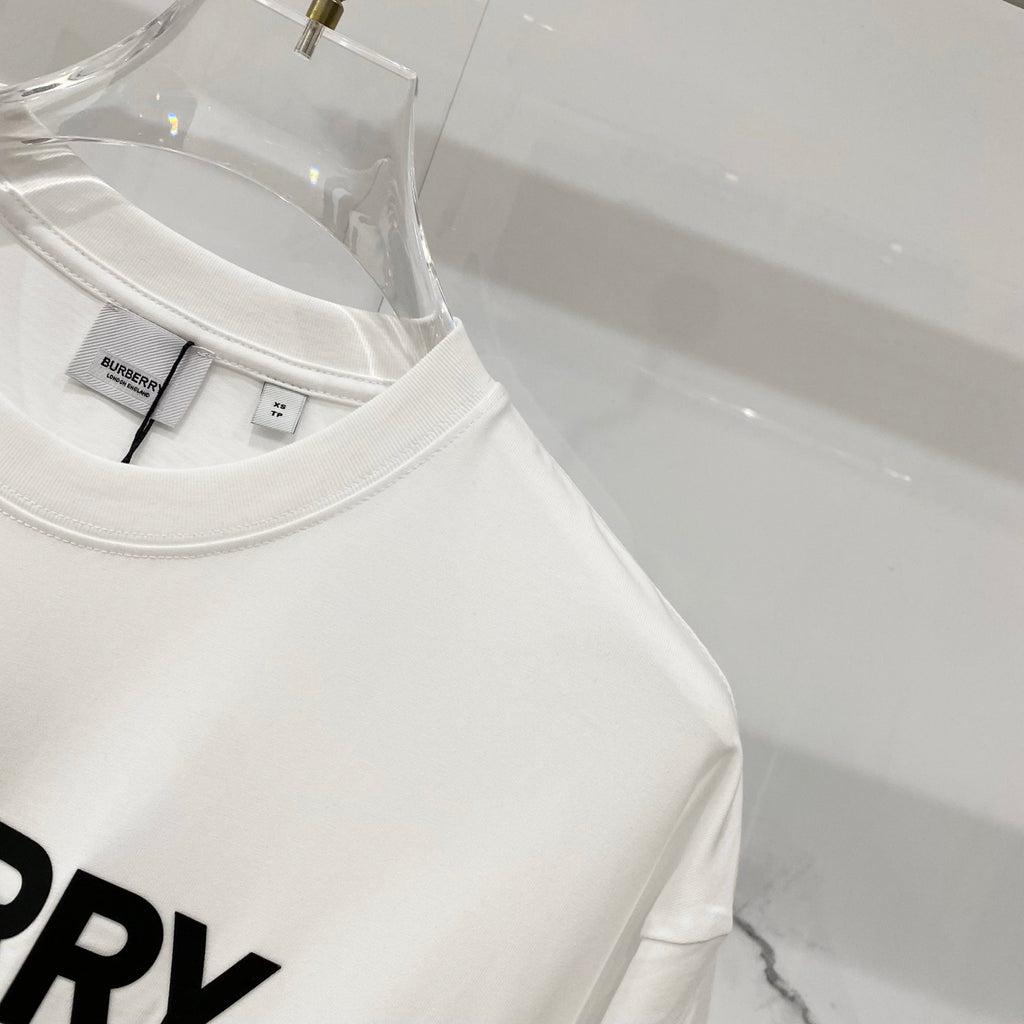 White Burberry short-sleeve T-shirt shoulder and collar seam detail