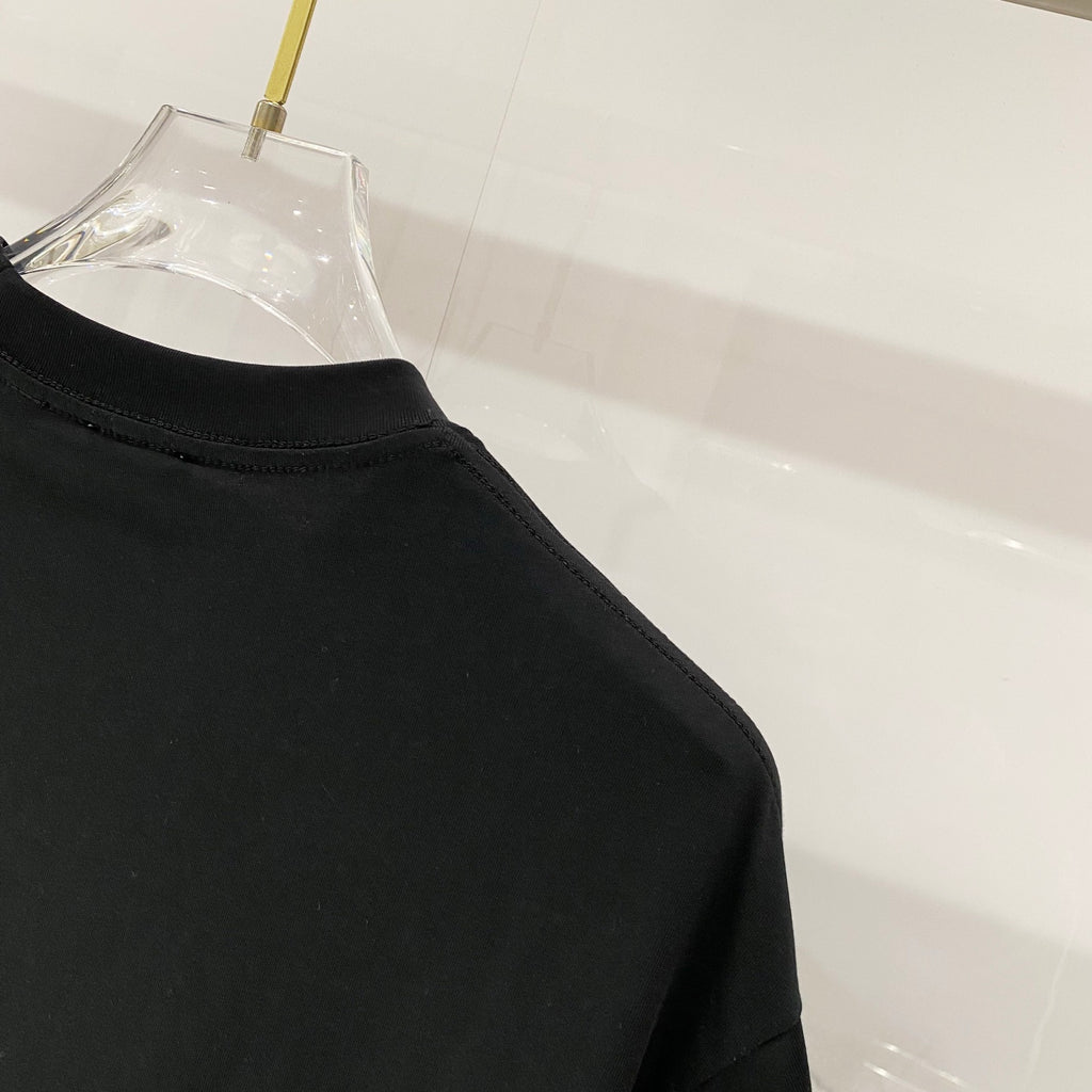 Black Burberry short-sleeve T-shirt sleeve and side seam