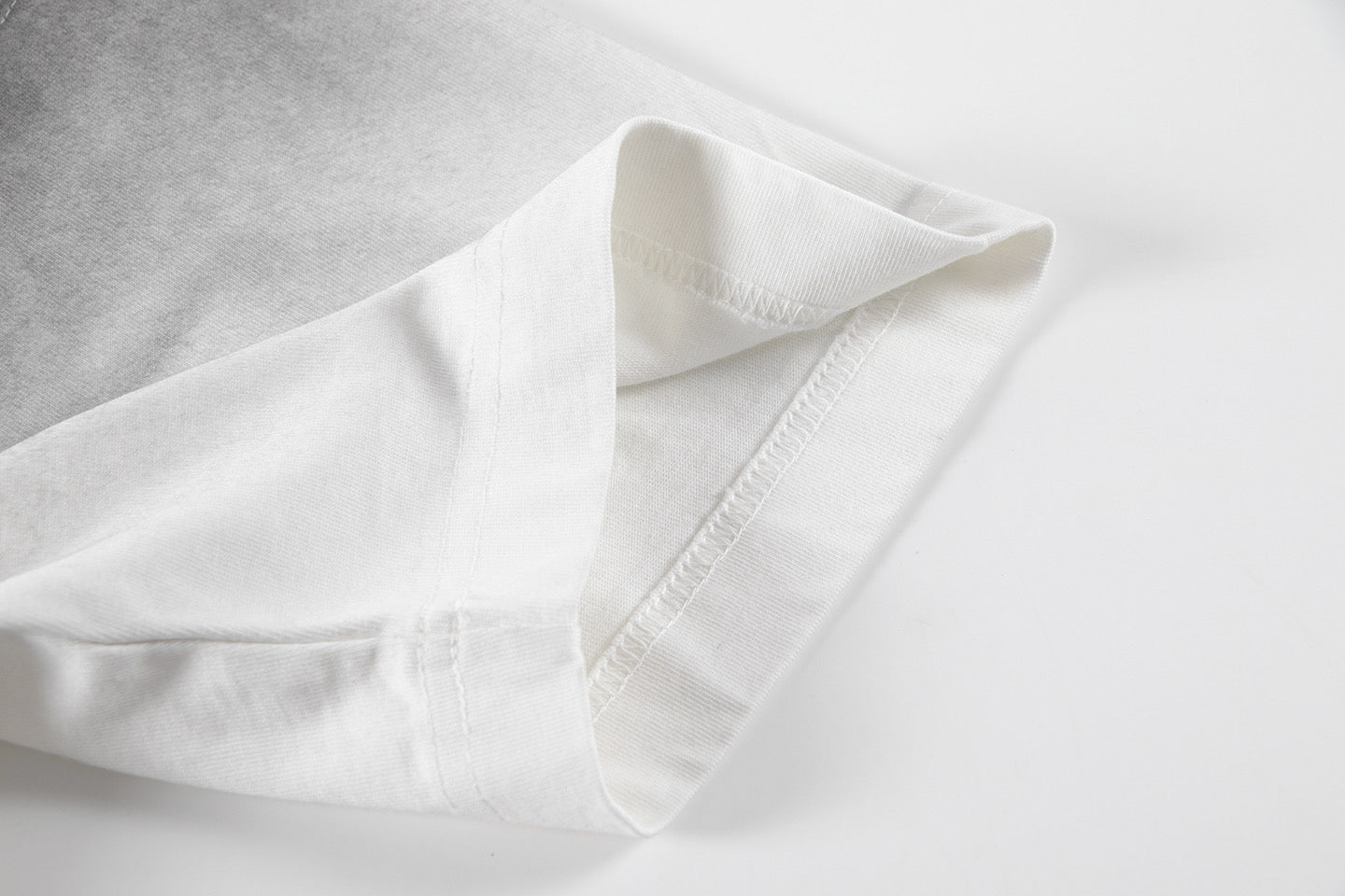 Short-sleeve T-shirt collar and shoulder seam, smooth knit fabric