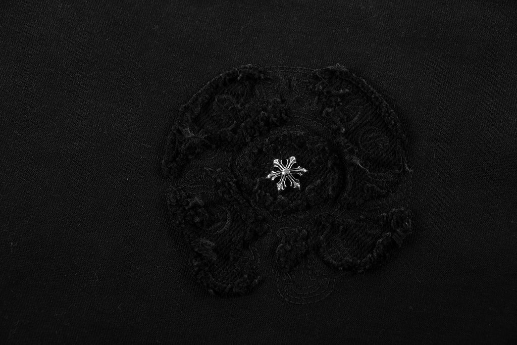 Black short-sleeve T-shirt with circular embroidered emblem on chest