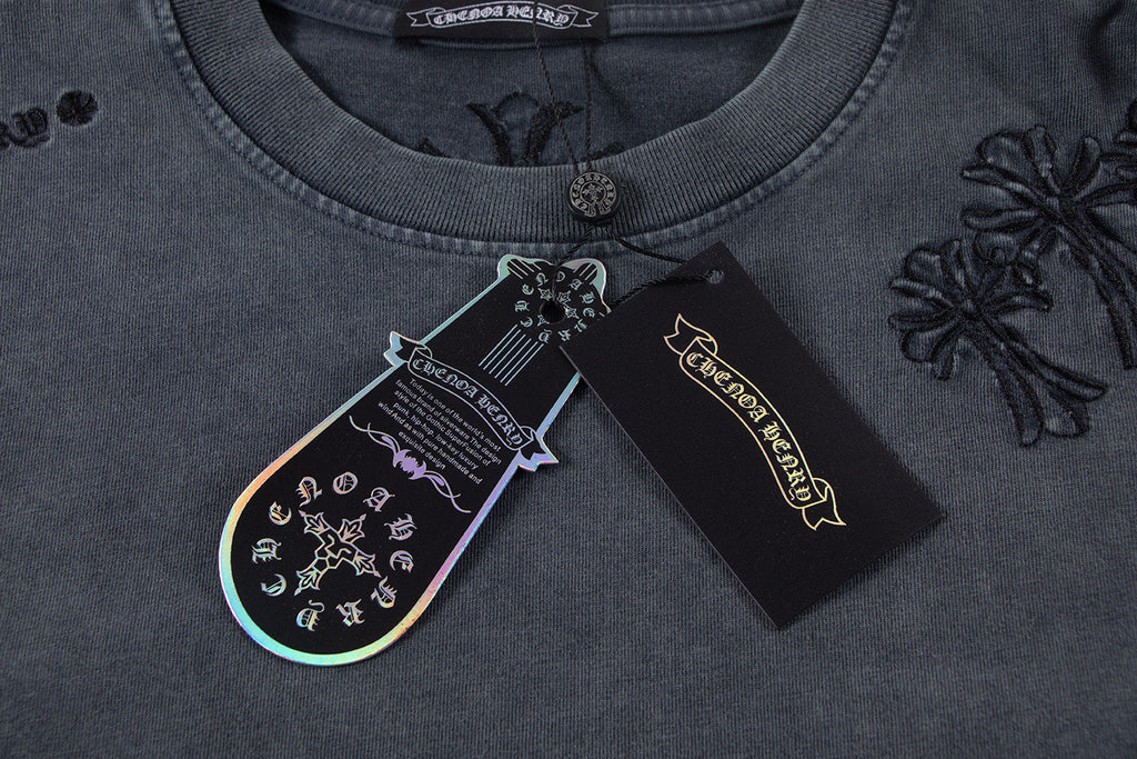 Graphic T-shirt crew neck with brand tag labels attached